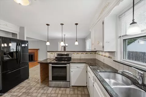 Kitchen - 316 Chalfonte, Grosse Pointe Farms, MI 48236 photo 3 of 4