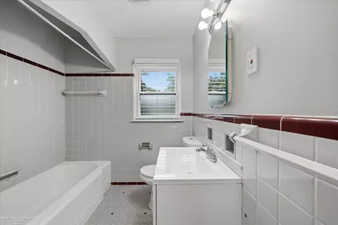 Bath - 316 Chalfonte, Grosse Pointe Farms, MI 48236 photo 1 of 6