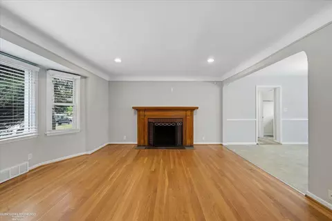 Living - 316 Chalfonte, Grosse Pointe Farms, MI 48236 photo 2 of 5