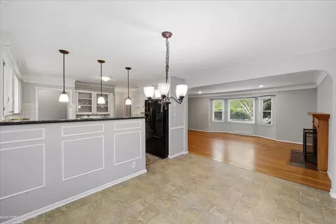 Living - 316 Chalfonte, Grosse Pointe Farms, MI 48236 photo 4 of 5