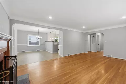 Living - 316 Chalfonte, Grosse Pointe Farms, MI 48236 photo 3 of 5