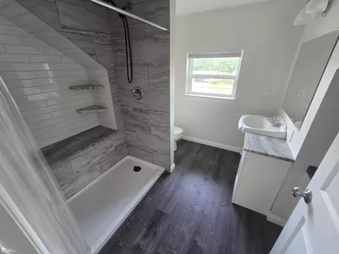 Bath - 1001 Coutant, Flushing, MI 48433 photo 4 of 4