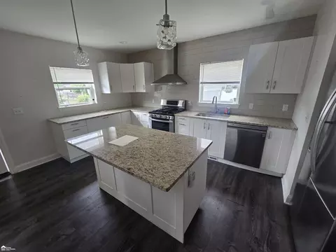 Kitchen - 1001 Coutant, Flushing, MI 48433 photo 1 of 3