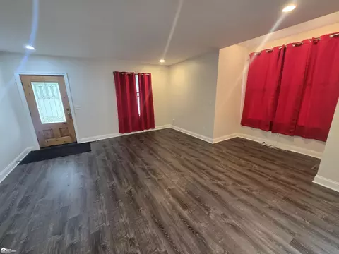 Living - 1001 Coutant, Flushing, MI 48433 photo 3 of 4