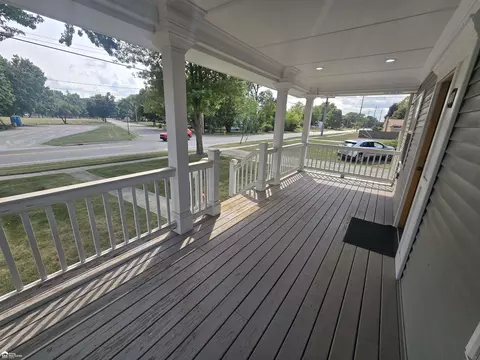 Exterior - 1001 Coutant, Flushing, MI 48433 photo 3 of 9