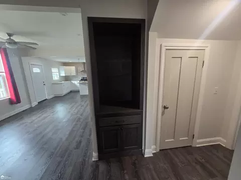 Entry Way - 1001 Coutant, Flushing, MI 48433 photo 1 of 2