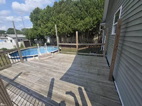 Exterior - 1001 Coutant, Flushing, MI 48433 photo 5 of 9