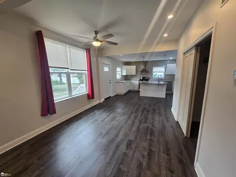 Living - 1001 Coutant, Flushing, MI 48433 photo 1 of 4