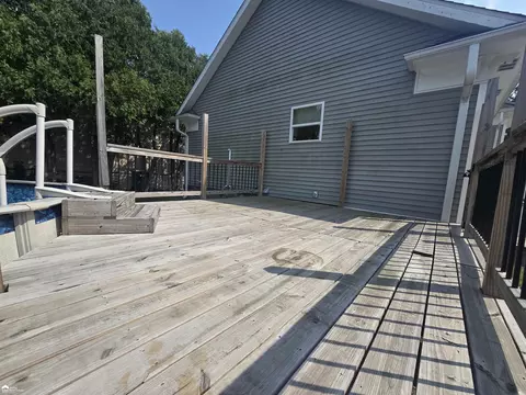 Exterior - 1001 Coutant, Flushing, MI 48433 photo 6 of 9