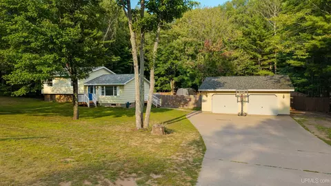 48 Sandwood, Marquette, MI 49855