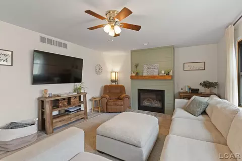 Living - 1604 Wind Dancer, Tecumseh, MI 49286 photo 5 of 7
