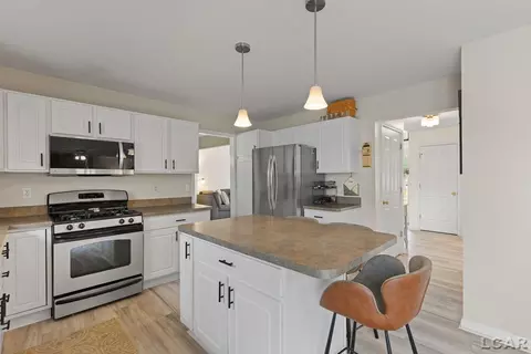 Kitchen - 1604 Wind Dancer, Tecumseh, MI 49286 photo 3 of 6