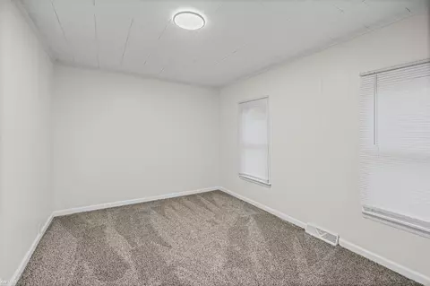 Bedroom - 131 E Lakeview, Flint, MI 48503 photo 4 of 5