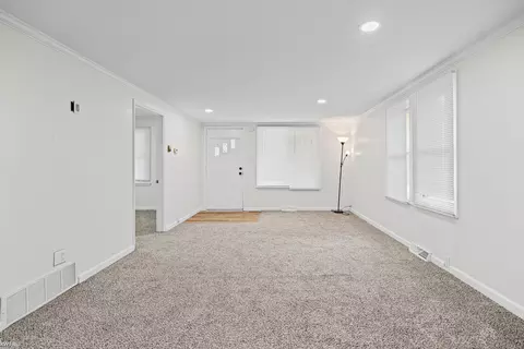 Living - 131 E Lakeview, Flint, MI 48503 photo 1 of 5