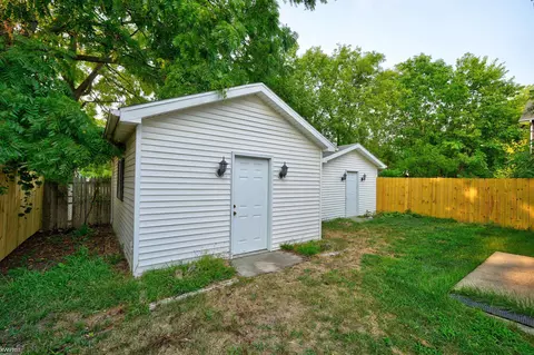 Exterior - 131 E Lakeview, Flint, MI 48503 photo 4 of 5