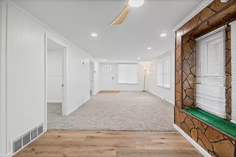 Entry Way - 131 E Lakeview, Flint, MI 48503 photo 3 of 4