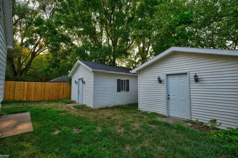 Exterior - 131 E Lakeview, Flint, MI 48503 photo 5 of 5