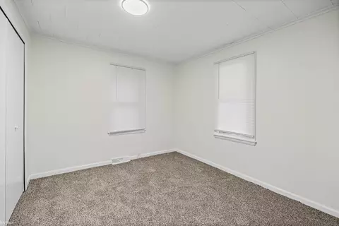 Bedroom - 131 E Lakeview, Flint, MI 48503 photo 1 of 5