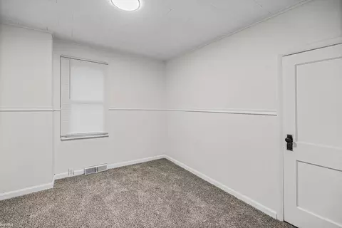 Bedroom - 131 E Lakeview, Flint, MI 48503 photo 3 of 5