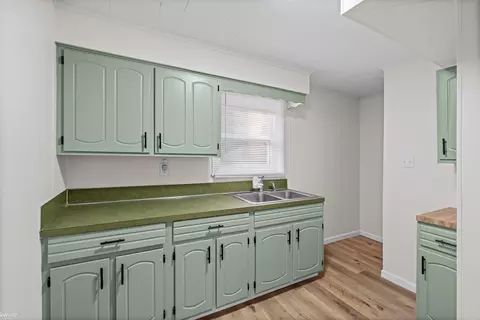 Kitchen - 131 E Lakeview, Flint, MI 48503 photo 1 of 2