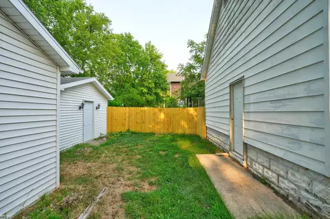 Exterior - 131 E Lakeview, Flint, MI 48503 photo 3 of 5