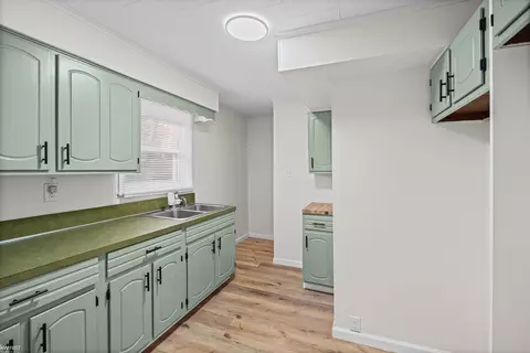 Entry Way - 131 E Lakeview, Flint, MI 48503 photo 1 of 4