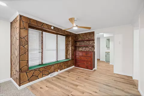 Living - 131 E Lakeview, Flint, MI 48503 photo 4 of 5