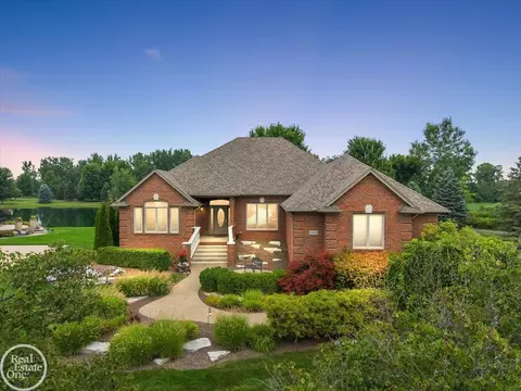 62682 Coralburst UNIT 16, Washington Township, MI 48094