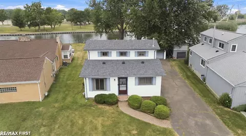 38127 Huron Pointe Dr, Harrison Township, MI 48045