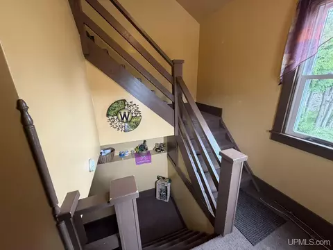 Entry Way - 210 N 13th, Escanaba, MI 49829 photo 4 of 6