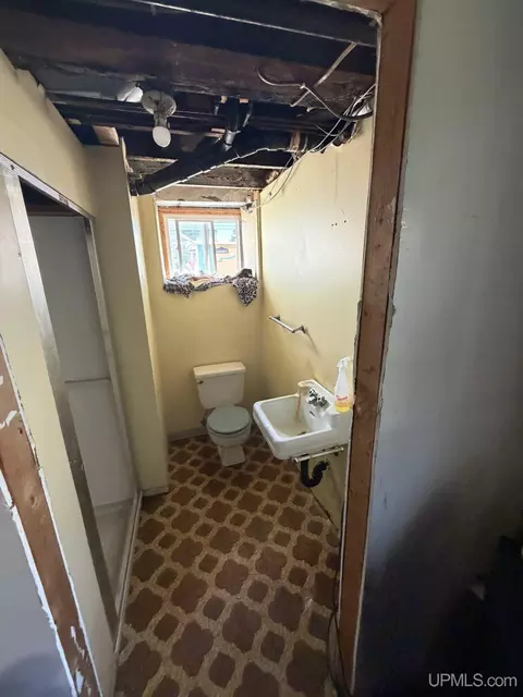 Bath - 210 N 13th, Escanaba, MI 49829 photo 7 of 8