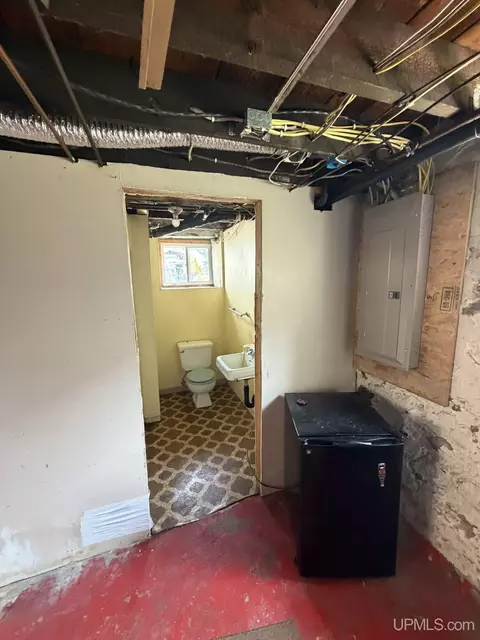 Bath - 210 N 13th, Escanaba, MI 49829 photo 6 of 8