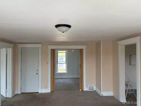 Living - 210 N 13th, Escanaba, MI 49829 photo 6 of 9