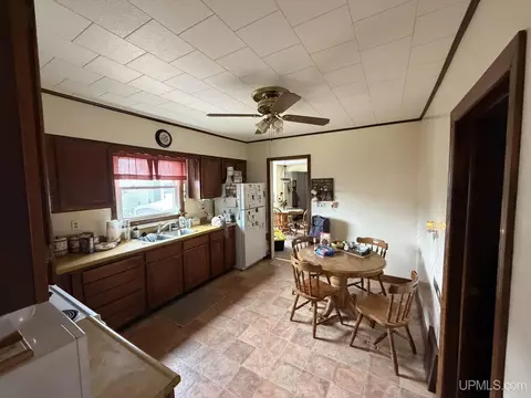 Kitchen - 210 N 13th, Escanaba, MI 49829 photo 3 of 4