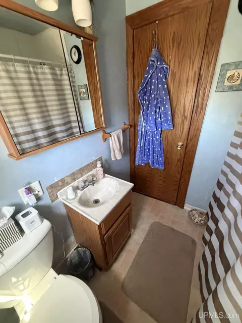 Bath - 210 N 13th, Escanaba, MI 49829 photo 2 of 8
