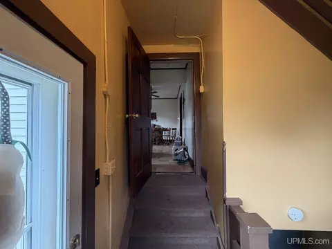 Entry Way - 210 N 13th, Escanaba, MI 49829 photo 3 of 6