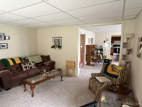 Living - 210 N 13th, Escanaba, MI 49829 photo 4 of 9