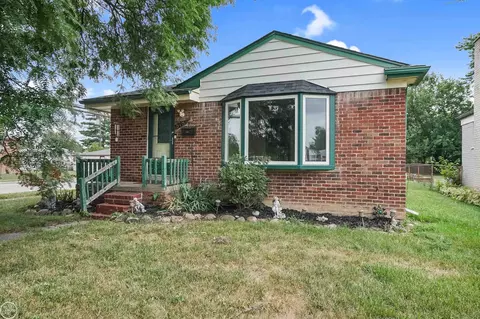 578 Belton, Garden City, MI 48135