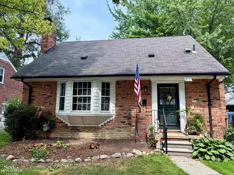 82 Muir, Grosse Pointe Farms, MI 48236