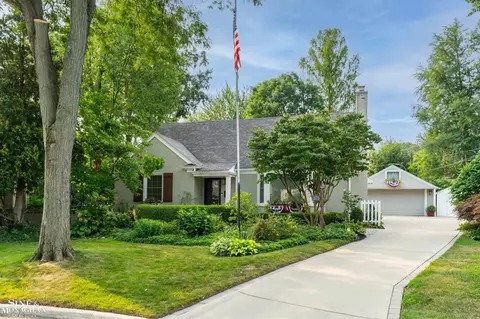 1575 Ford, Grosse Pointe Woods, MI 48236