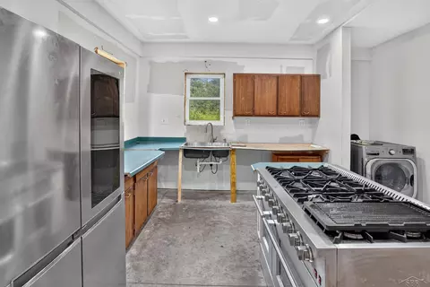 Kitchen - 93 N Larry, Midland, MI 48640 photo 2 of 3