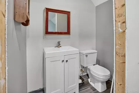 Bath - 93 N Larry, Midland, MI 48640 photo 3 of 4