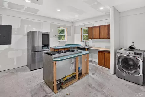 Kitchen - 93 N Larry, Midland, MI 48640 photo 1 of 3