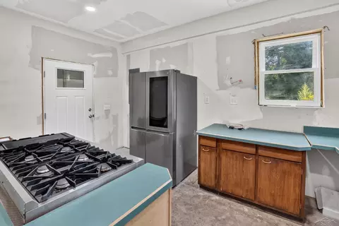 Kitchen - 93 N Larry, Midland, MI 48640 photo 3 of 3