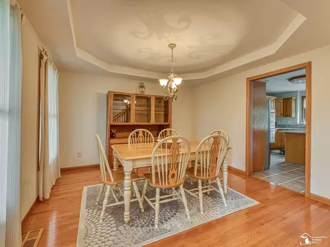Dining - 225 E Dean, Temperance, MI 48182 photo 2 of 3