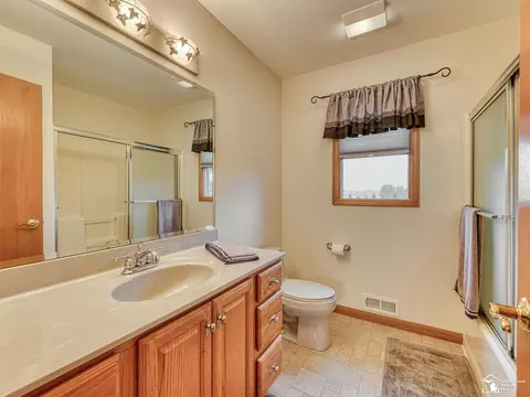 Bath - 225 E Dean, Temperance, MI 48182 photo 4 of 4