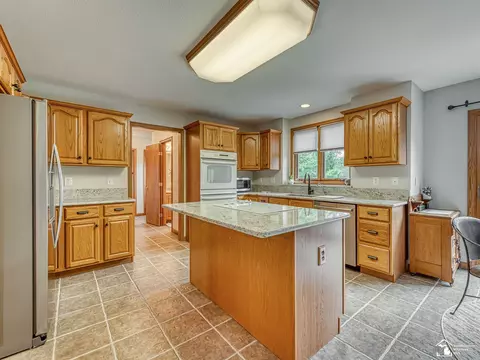 Kitchen - 225 E Dean, Temperance, MI 48182 photo 3 of 5