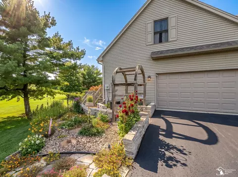 Exterior - 225 E Dean, Temperance, MI 48182 photo 6 of 20