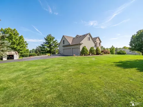 Exterior - 225 E Dean, Temperance, MI 48182 photo 5 of 20