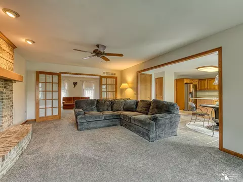 Living - 225 E Dean, Temperance, MI 48182 photo 4 of 5